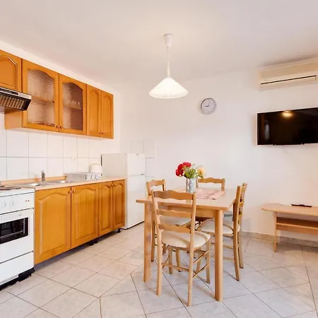 1 Bedroom Awesome In Marsici *